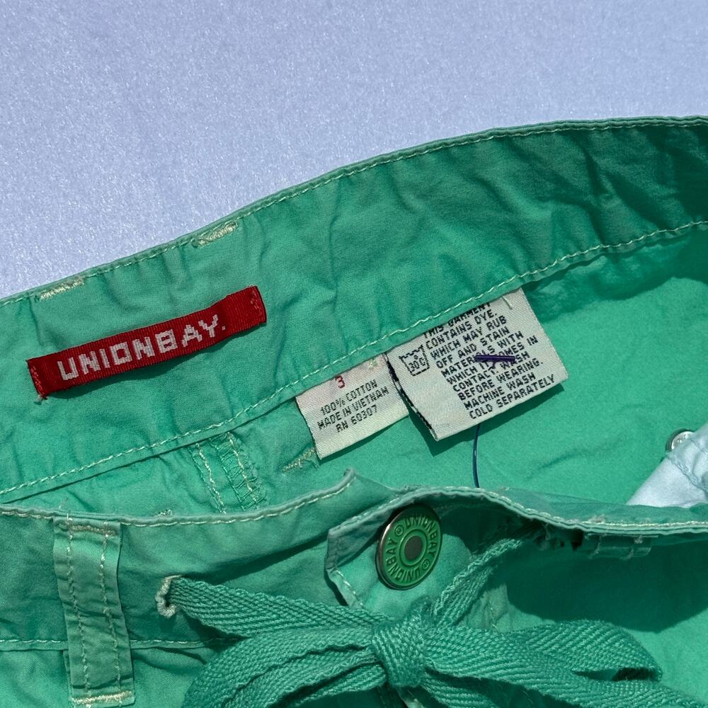 Union Bay Juniors 3 Green Capri pants - Picture 3 of 5